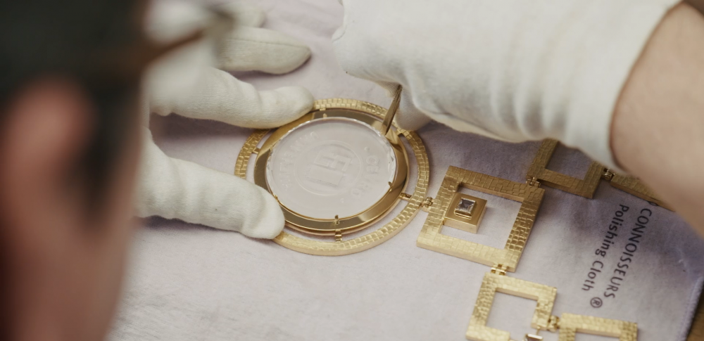 Univerzitní insignie CEVRO získaly nový lesk