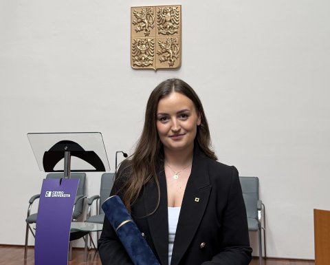 Z CEVRO Univerzity zamířila do Sněmovny