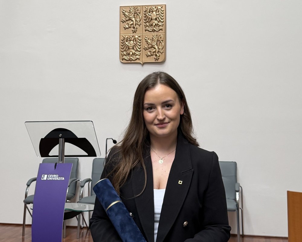 Z CEVRO Univerzity zamířila do Sněmovny