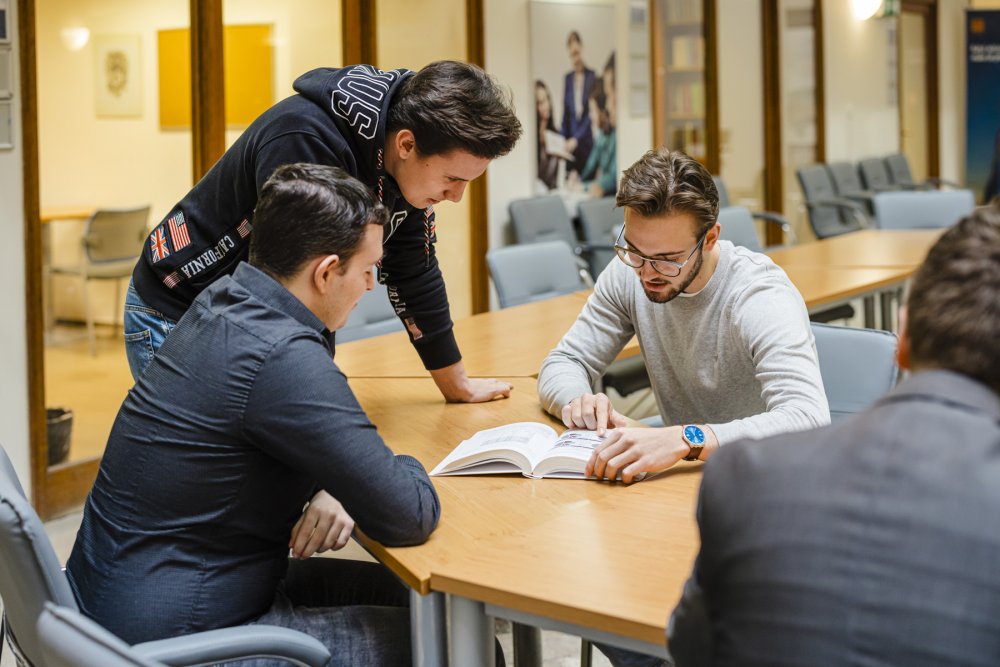 Máte zájem o studium bakalářského programu Pracovní právo a personalistika?